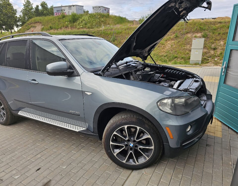 BMW X5 variklio programinės įrangos atstatymas