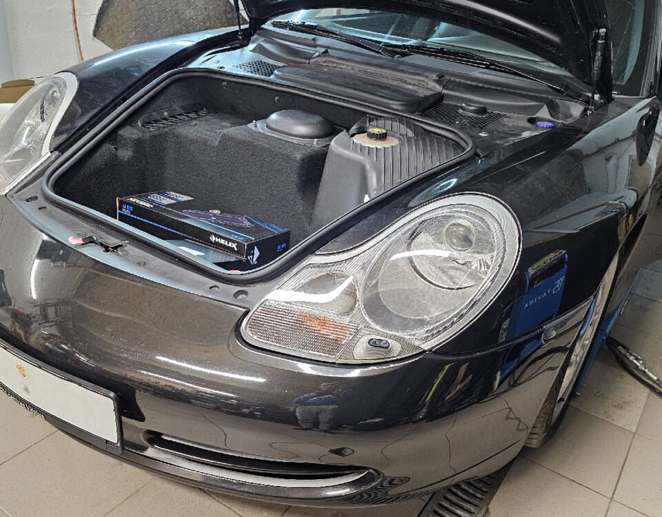 Porsche 911 garso stiprintuvo montavimas
